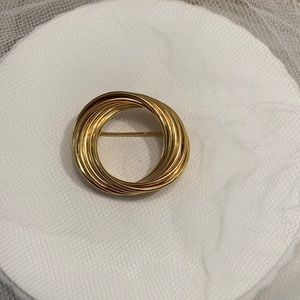 Vintage gold tone brooch